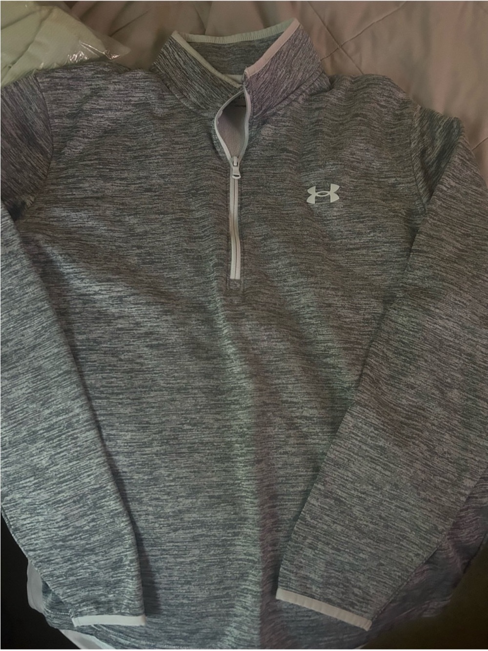 Thin Under Armour Heather Gray 1/4 Zip Pullover large 10$